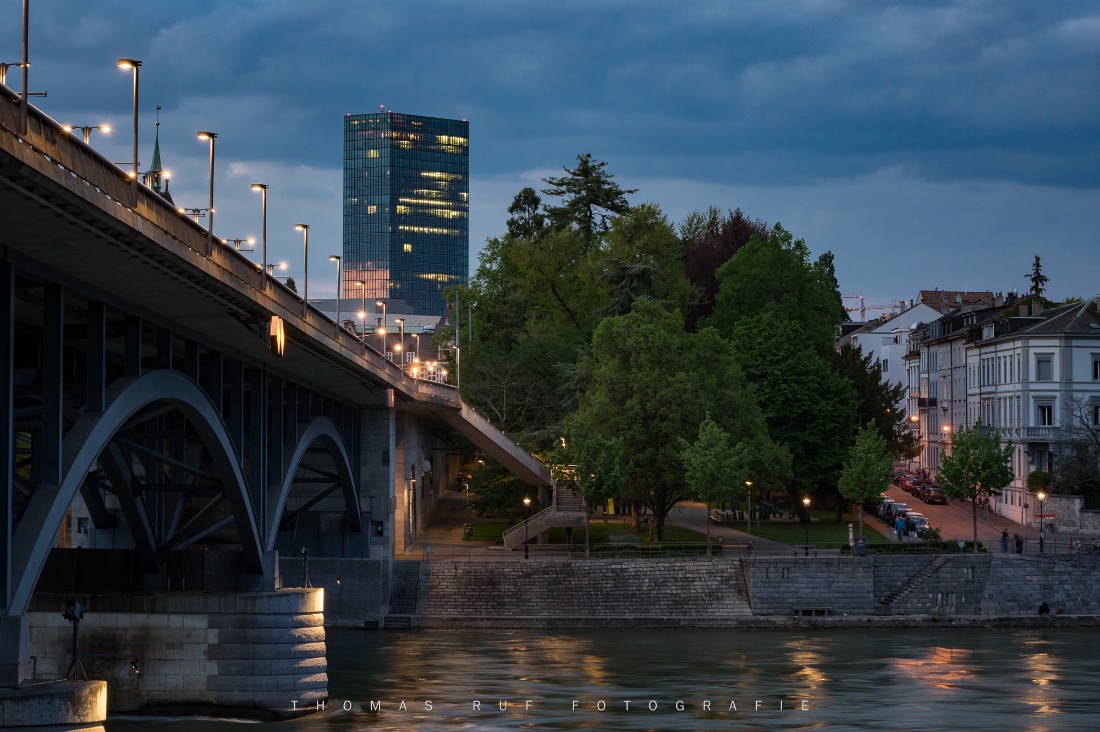 Wettsteinbrücke und Messeturm