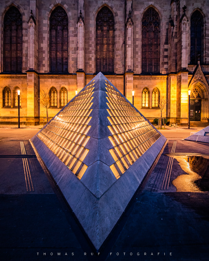 Vor der Elisabethenkirche