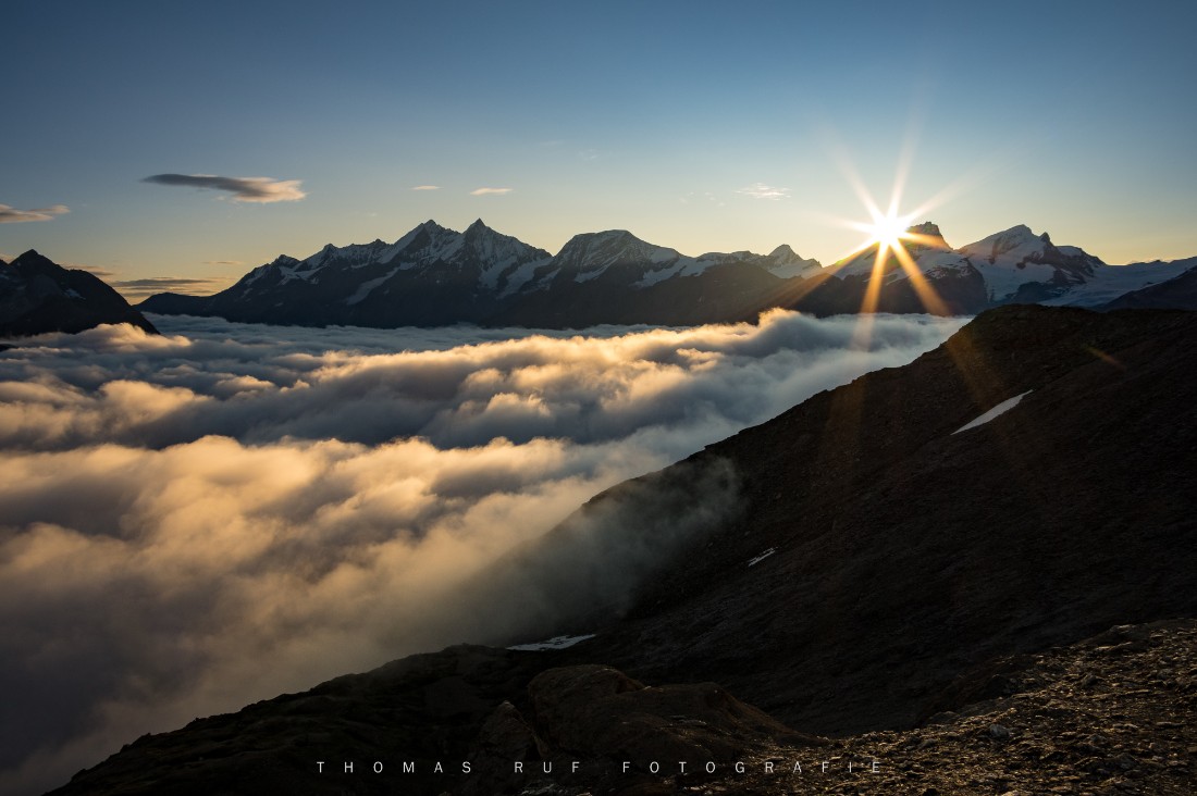 Nebelmeer über Zermatt VS