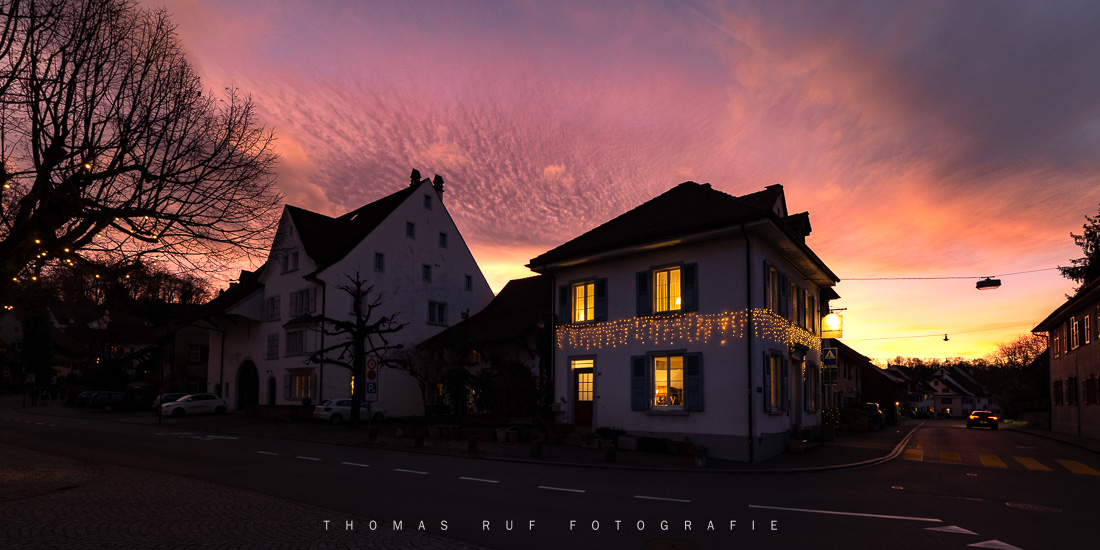 Ecke Baslerstrasse in der Abenddämmerung