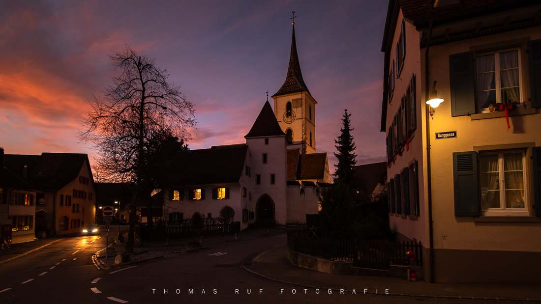 Kirche St. Arbogast in der Abenddämmerung